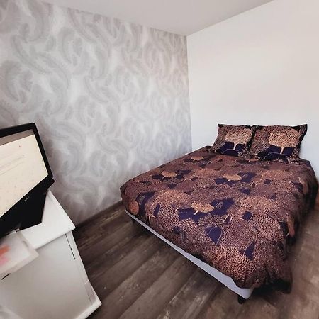 Studio Tout Confort Blaye-Les-Mines Exterior foto