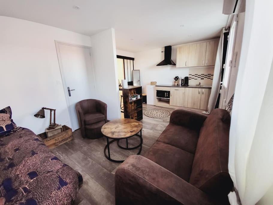 Studio Tout Confort Blaye-Les-Mines Exterior foto